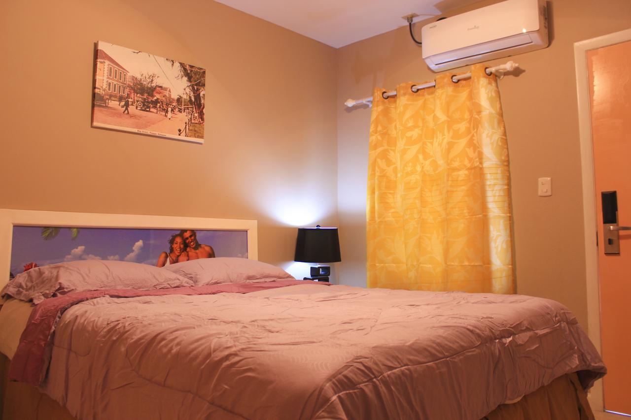 Hibiscus Inn Hotel Nassau Bagian luar foto