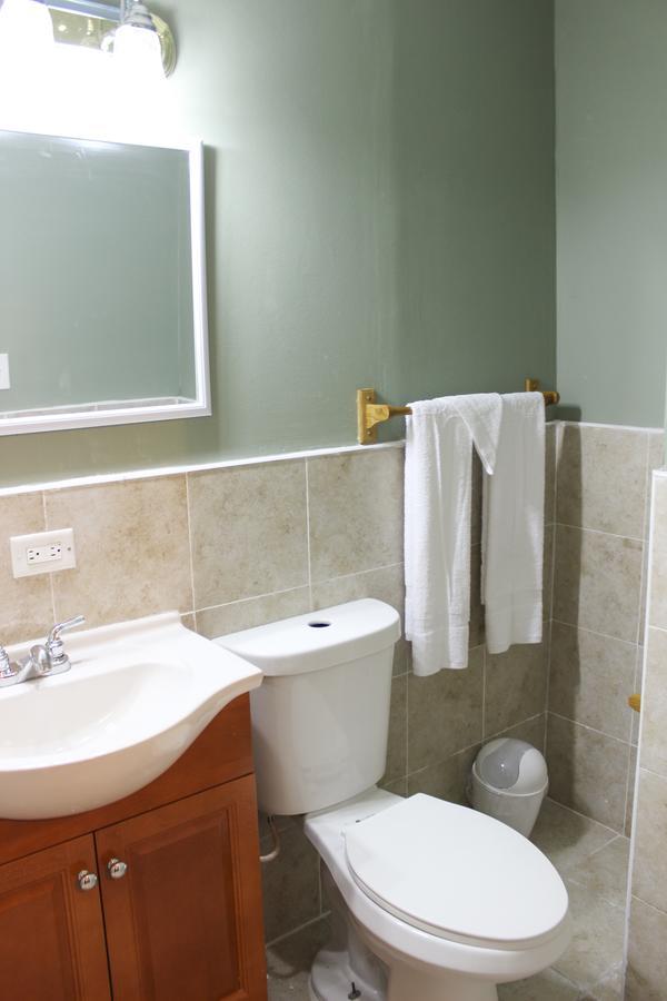Hibiscus Inn Hotel Nassau Bagian luar foto