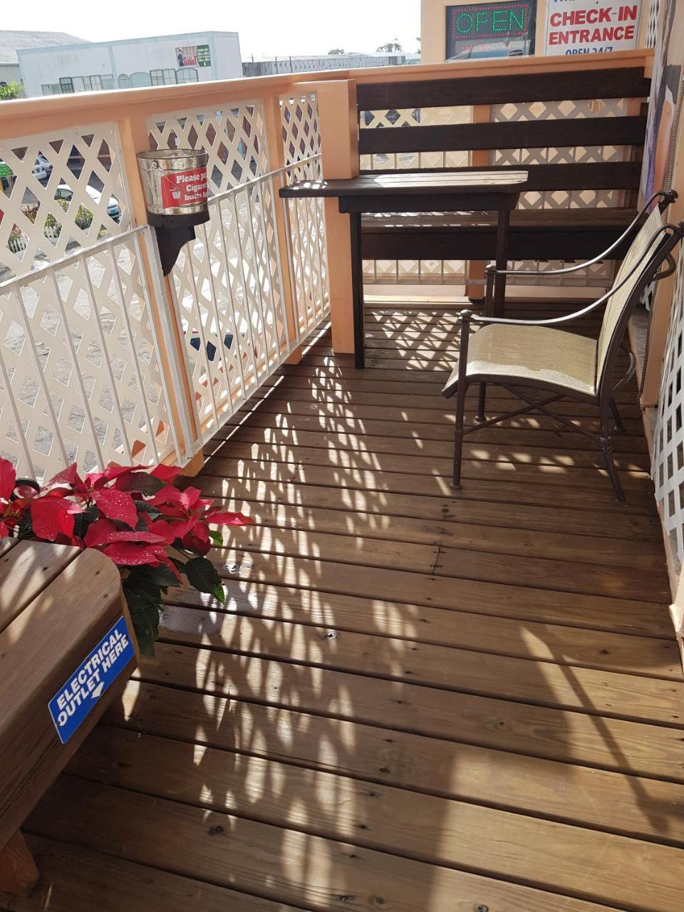 Hibiscus Inn Hotel Nassau Bagian luar foto